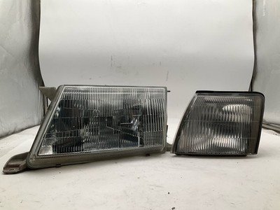 1995-1997 LEXUS LS400 Headlight Assembly Left Driver Side with Corner Light OEM