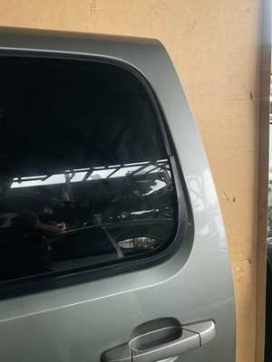 2007-2014 SUBURBAN 1500 Rear Door Left Driver Oriignal Factory Part OEM 22892603 - Image 4