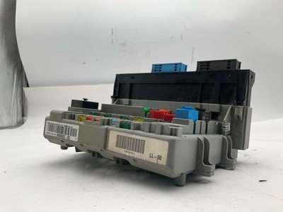 2006 BMW 330i E90 Cabin Fuse Box Power Distribution Control Module OEM - Image 3