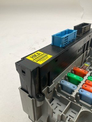 2006 BMW 330i E90 Cabin Fuse Box Power Distribution Control Module OEM - Image 9