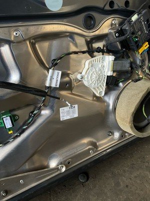 2012-2018 MERCEDES CLS 550 W218 Front Door Left Driver with Regulator OEM - Image 13