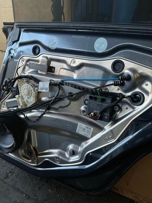 2013-2018 MERCEDES CLS 550 W218 Rear Door Right Passenger w/ Regulator Glass ETC - Image 12