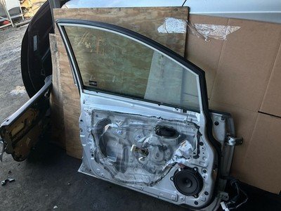 2007-20125 NISSAN VERSA Front Door Left Driver Hatchback Electric OEM - Image 9