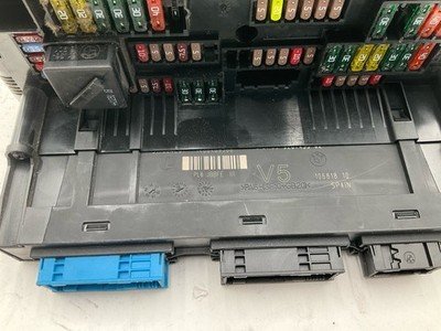 2011-2015 BMW 740Li F01 F02 Cabin Fuse Box Behind Dash Mounted OEM 923442101 - Image 2