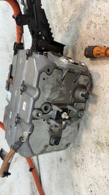 2016-2018 BMW 330e 2.0L Hybrid Inverter Assembly with Cable OEM 123617388410 - Image 9