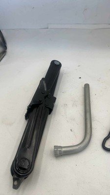 18 19 20 21 22 23 24 25 AUDI Q5 SQ5 Emergency Spare Tire Jack n Tools 80A012109S - Image 5