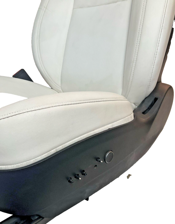 23 TESLA MODEL 3 Front Seat White Intleather - Image 6