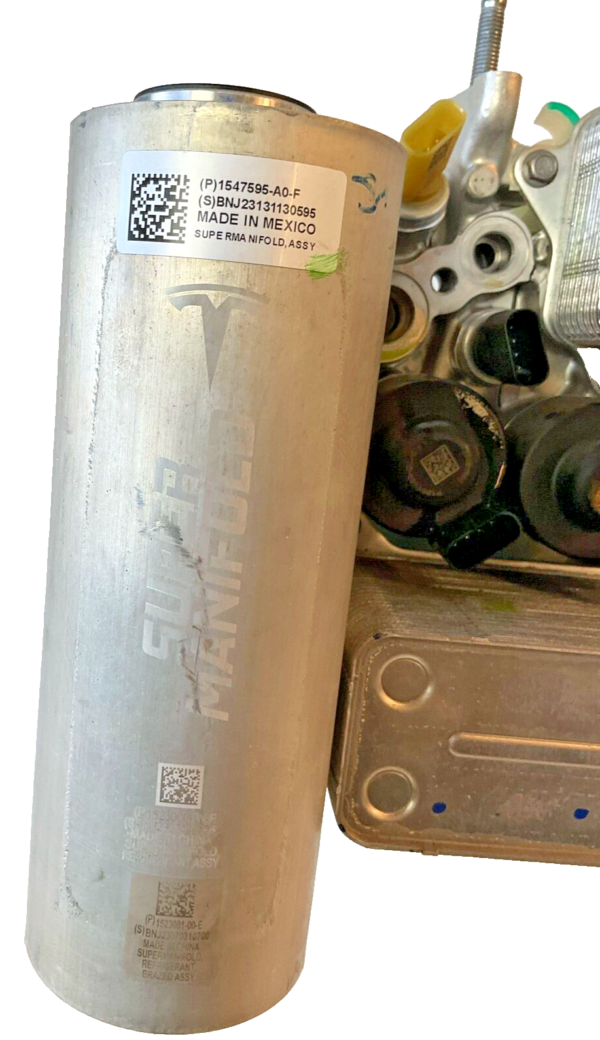 2021-2023 Tesla Model 3 Coolant Pump Supermanifold Ref Chiller w/ Resevior OEM - Image 3