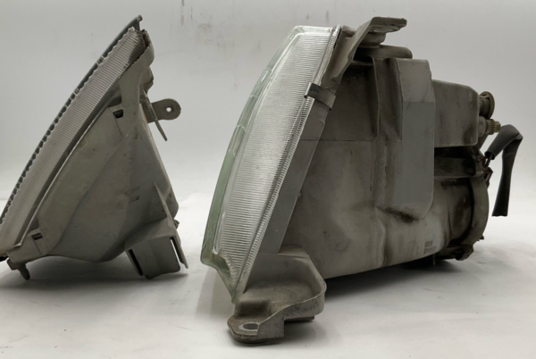 1995-1997 LEXUS LS400 Headlamp Assembly Right Passenger Side with corner Light - Image 3