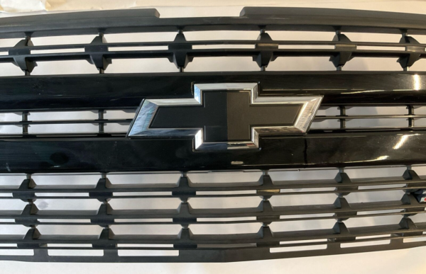 2019-2022 CHEVY SILVERADO 1500 Grille with Z71 Emblem OEM - Image 4