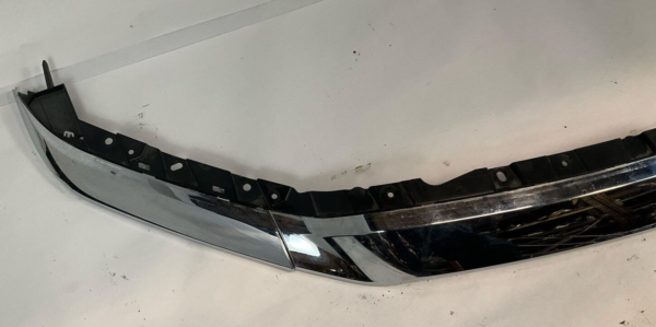 2019-2023 DODGE PICKUP 1500 Grille Upper Chrome OEM - Image 3