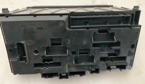 2011-2013 BMW 528I Cabin Fuse Box Fuse Relay Junction Box Power Distribution OEM - Image 5