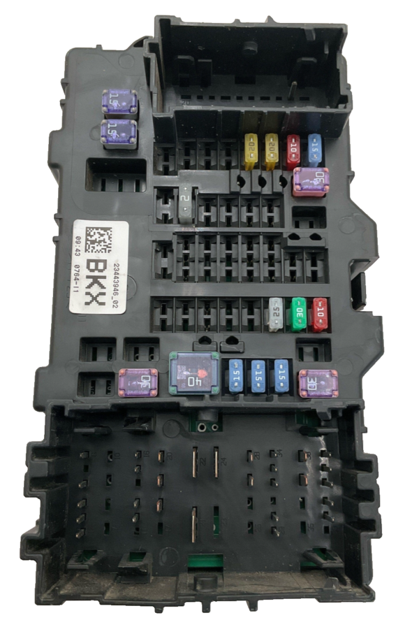 2014-2018 CHEVY SILVERADO 1500 Cabin Fuse Box Right Dash OEM